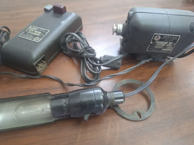.Motor de máquina de costura antiga funcionando e ainda tem brinde