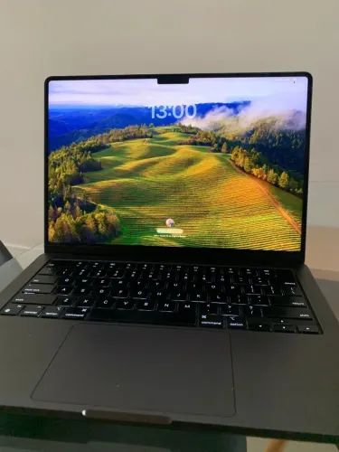 MacBook Pro M3 tela de 14 18GB RAM / 512GB SSD
