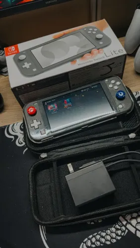 Vendo ou troco Nintendo switch lite desbloqueado