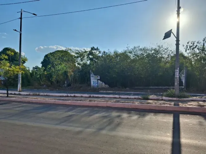 TERRENO DE ESQUINA 900m² na AV. HENRY WALL DE CARVALHO