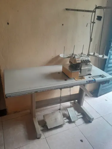 Vendo máquina interlock seminova,2 agulhas,estado conservado, pronta para uso!