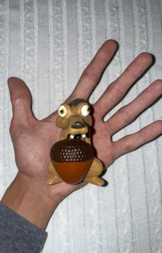 boneco do Scrat, o esquilo dA Era do Gelo McDonald's 2009