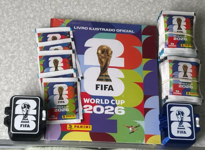 Kit Álbum Capa Dura com Porta Figurinhas e 10 Pacotes