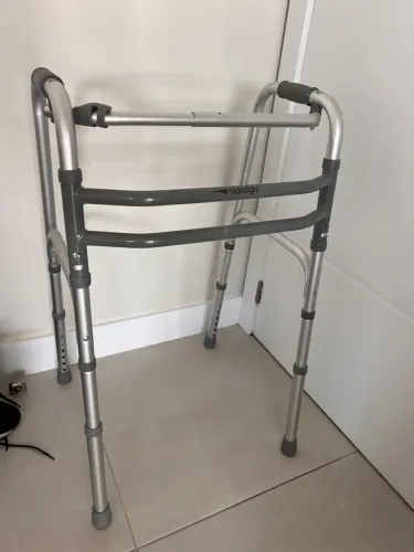 Andador Articulado Hidrolight em Alumínio Dobrável