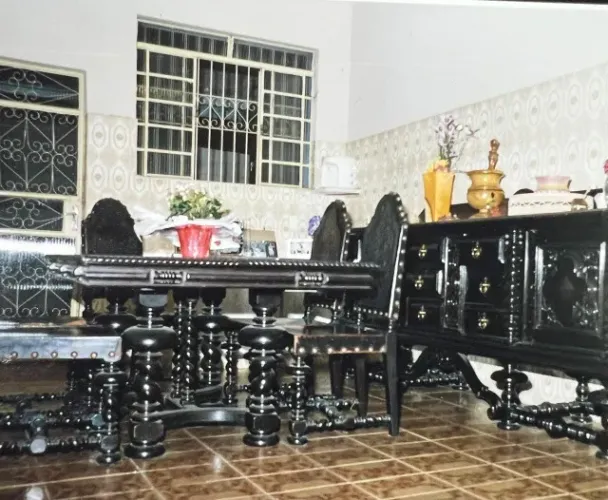 Conjunto Colonial Português Século XVIII | Buffet em Madeira Canela + Mesa com 8 Cadeiras