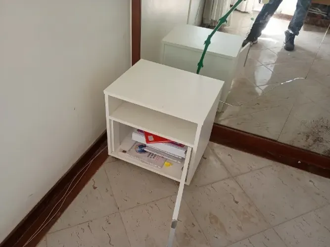 Mesinhas de Cabeceira Brancas com Rodinhas