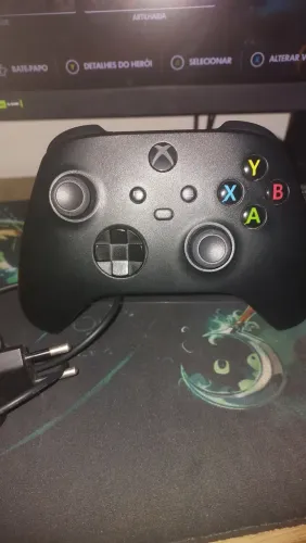 Controle Xbox Series X - Com bateria recarregável.