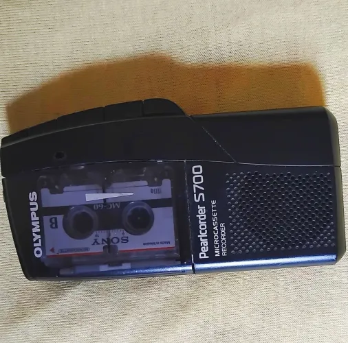 Antigo mini gravador, funcionando perfeitamente. 