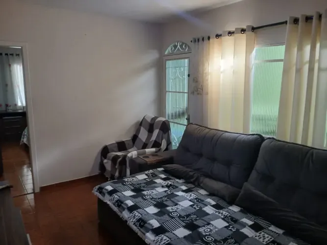 Casa 2 dorms - quintal com churrasqueira - Val Paraiba