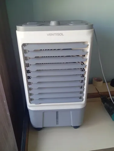 Vendo ou troco por ventiladores.um climatizador semi novo 