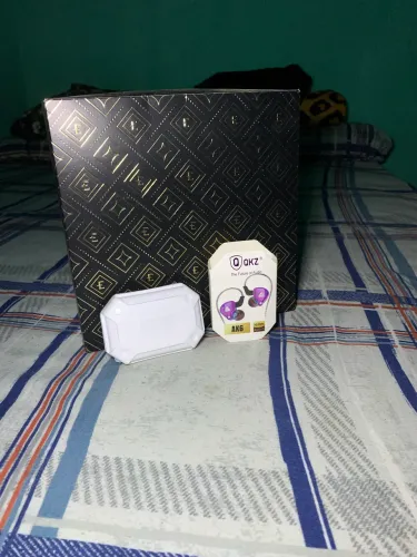 Fone QKZ AK6 HI-RES Cor Roxa Ótimo para Games e Esportes