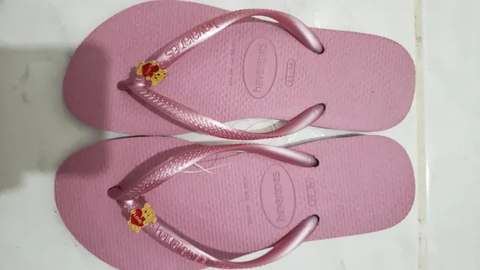 Sandália havaianas rosa nova com pingentes 