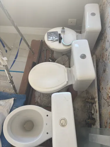 Vaso Sanitário Celite com Caixa Acoplada e Assento