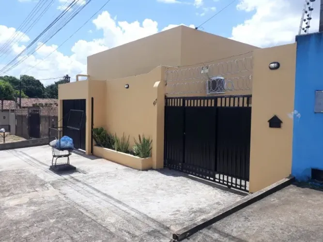 Apartamento no bairo centenário com uma suite, sala cozinha e garagem para um carro
