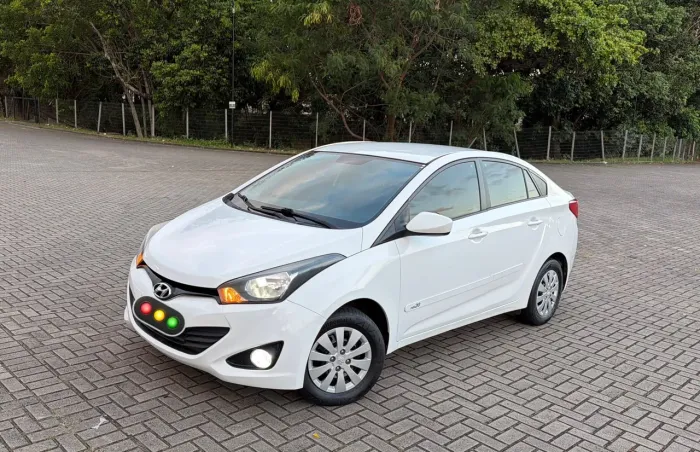 Hyundai HB20S C.style/c.plus1.6 Flex 16V Aut. 4P 2015