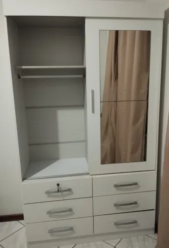 Armário de solteiro branco 
