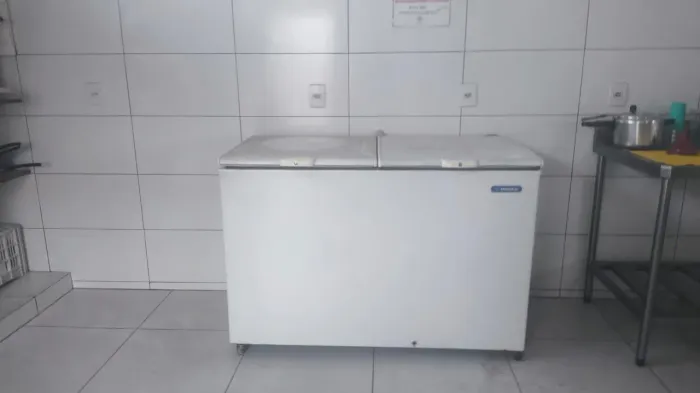 Freezer metalfrio 1 ano de uso 110v