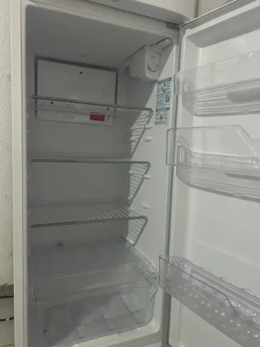 Geladeira Eletrolux 260 litros 