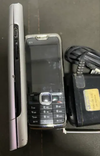 Telefone celular antigo Nokia item para colecionador 