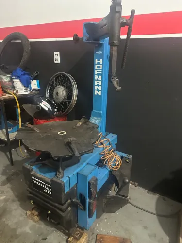 Desmontadora de pneu trifásico