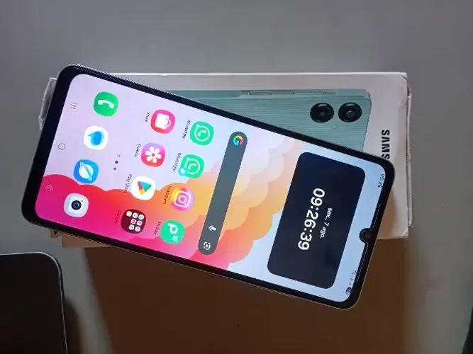 Vendo Galaxy A06 de 128 Gigas - BRANCO