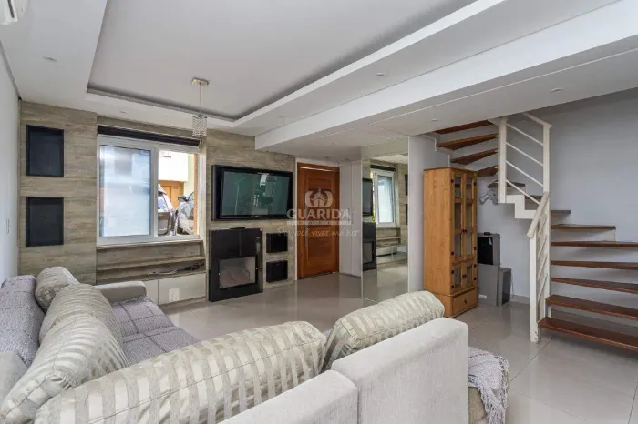 Casa semimobiliada em condomínio, com 3 dormitórios, sendo 1 suíte, localizada no bairro A