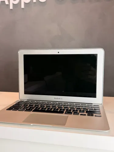 Vendo ou troco MacBook Air 2011 128gb 8gb totalmente sem detalhes 