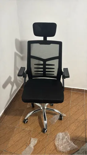 cadeira de escritório athos preta