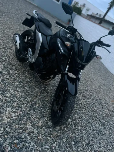 Apenas venda, moto impecável.