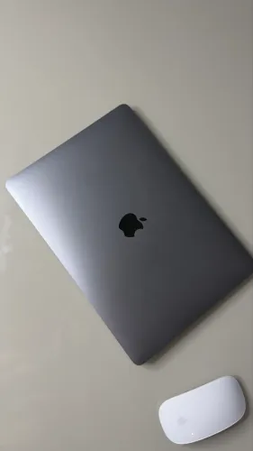 MacBook M1 em perfeito estado