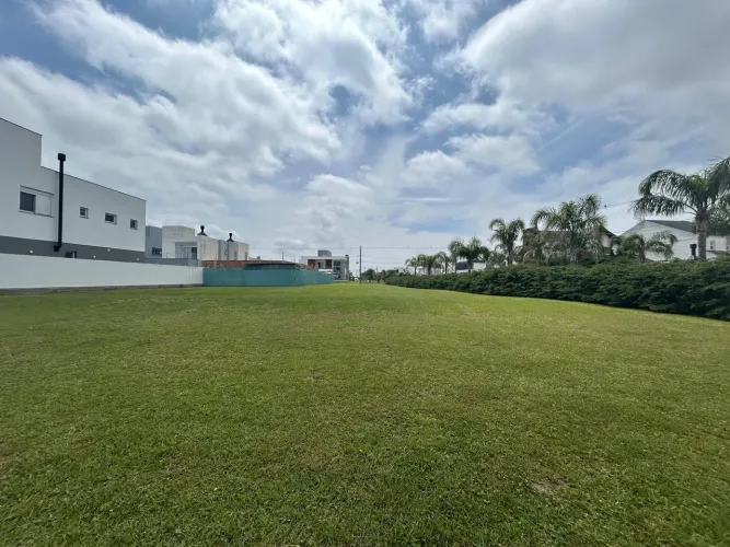 Terreno à venda em Alphaville Fase 1, Laranjal, Pelotas/RS! Área total de 453,15 m² em bai