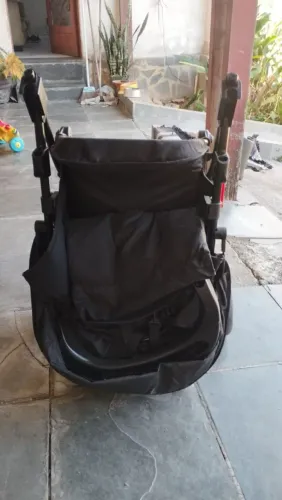 Urgente Vendo carrinho de bebê pouco usado