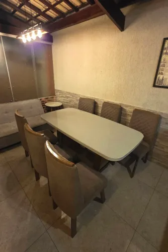Mesa de jantar com 6 cadeiras