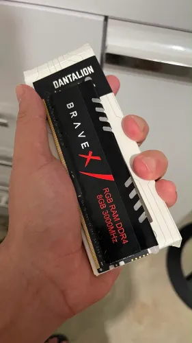 Vendo memória RAM DDR4 8GB 3000MHz, Nunca usada!