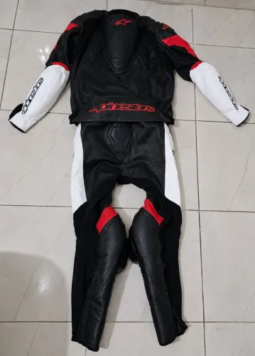 Macacão alpinestars gp plus original 56 (sem detalhes do jeito que ta na foto)