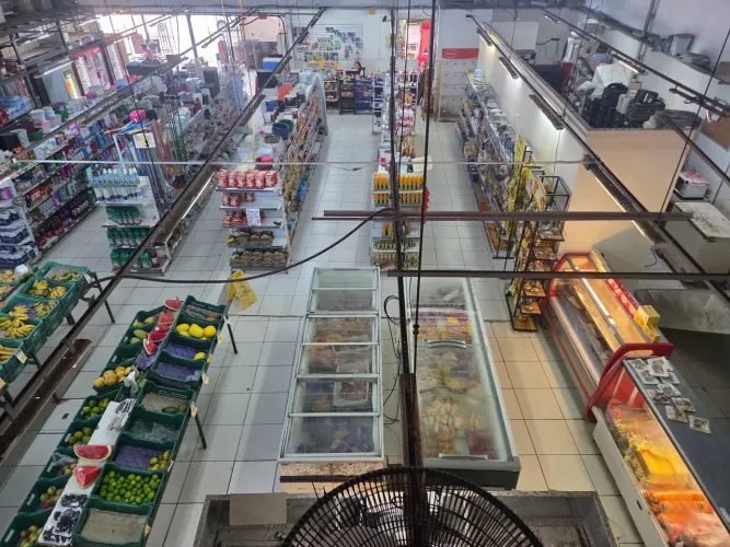 Mercado completo a venda