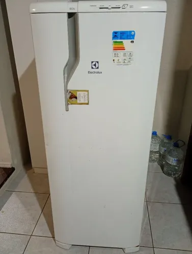 Geladeira Eletrolux 220 volts