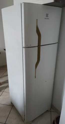 Vendo geladeira Electrolux dc35a - com defeito - aproveitar peças
