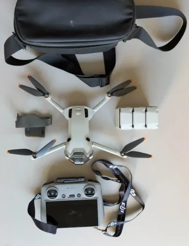 DJI Mini 4 Pro Fly More Combo RC 2 | Apenas 6,1h de voo | 3 baterias | Impecável