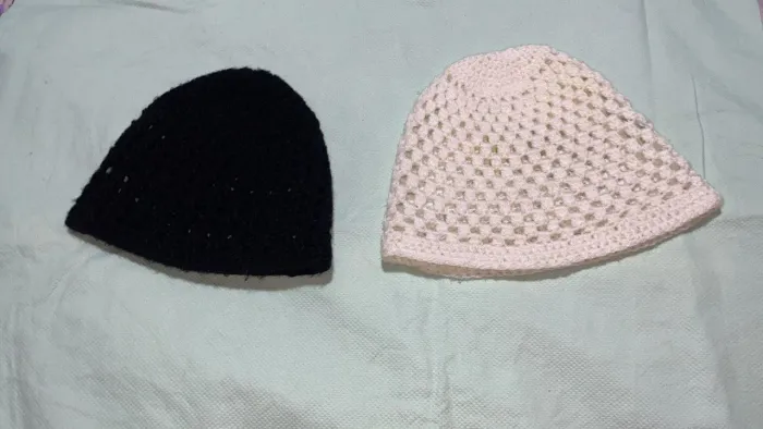 Tocas de crochê branco e preto unissex, adulto e criança.