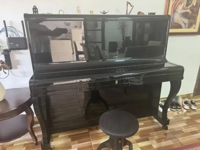 PIANO ESSENFELDER