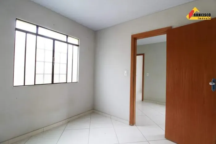 Casa para aluguel, 2 quartos, 1 vaga, Planalto - Divinópolis/MG