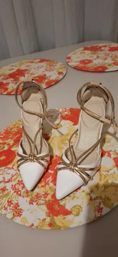 Sandália de festa em ótimo estado