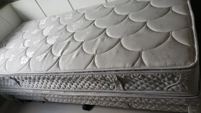 Colchão de molas Solteiro - Confortável - Bom Estado