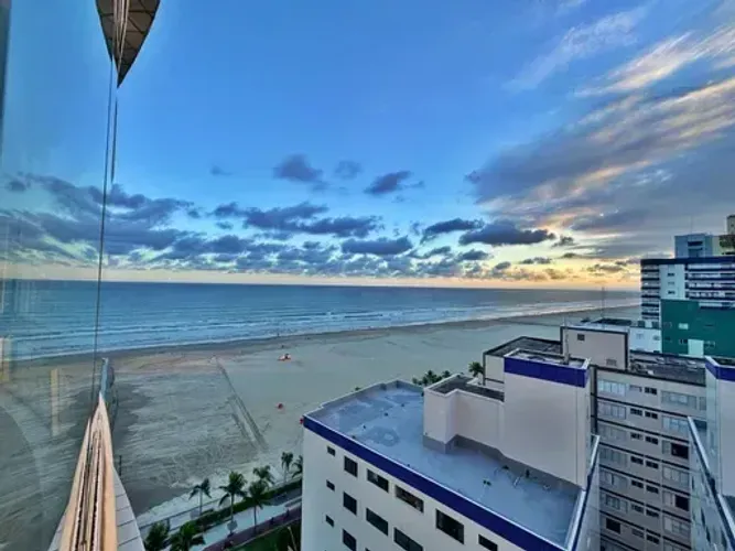 Apartamento na Vila Guilhermina, em Praia Grande - SP.