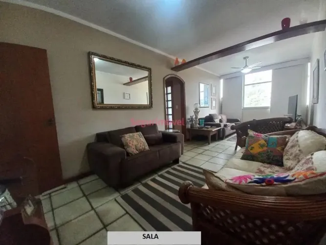 Apartamento de 3 quartos reformado indevassável vista Pão de Açúcar sol da manhã a venda n
