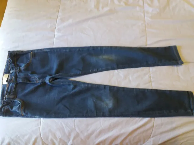 Calça jeans de menina tam 11 a 12 anos