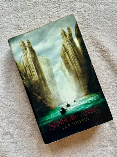Livro Senhor dos Anéis edição 2002 capa do filme