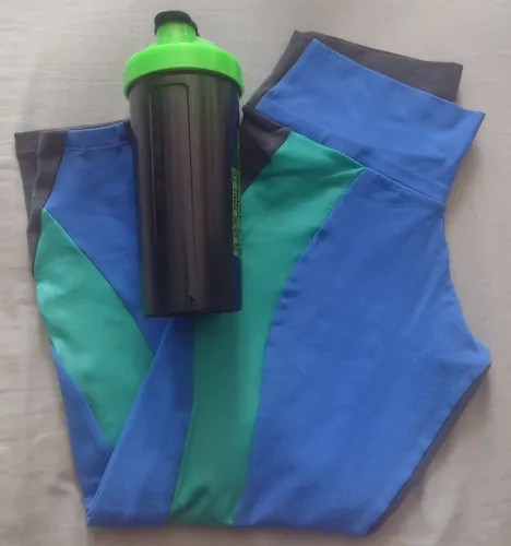 Kit Academia (Calça Capri+Coqueteleira)