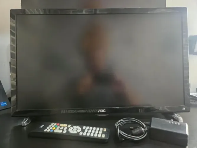 TV Monitor AOC 24" Full HD 60Hz HDMI VGA - Muito Bom Estado